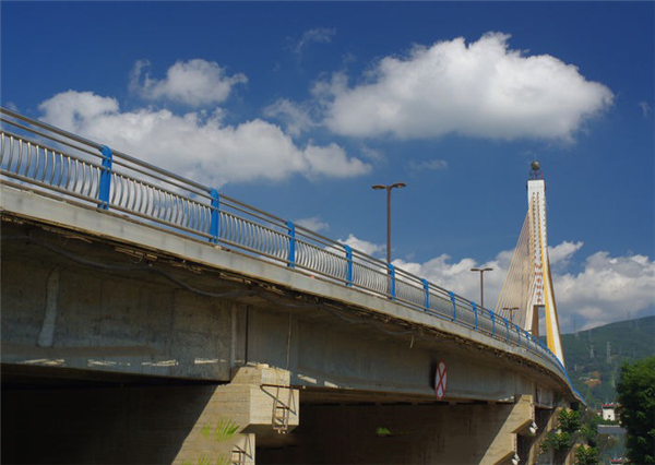昆玉304不锈钢桥梁护栏：安全、耐用与美观的完美结合
